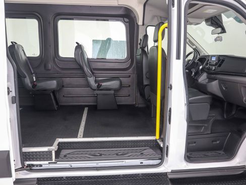 Used 2020 Ford Transit 250 Medium Roof RWD image 17