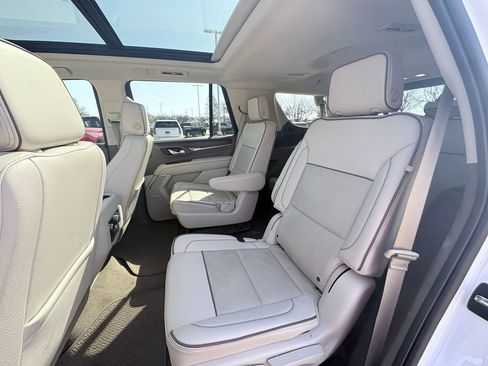 Used 2021 GMC Yukon Denali w/ Denali Premium Package image 7