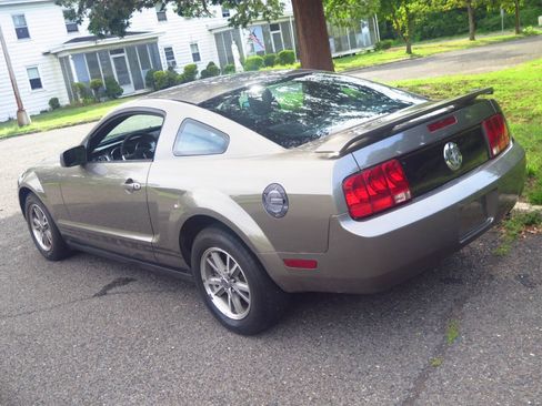Used 2005 Ford Mustang Premium RWD image 24