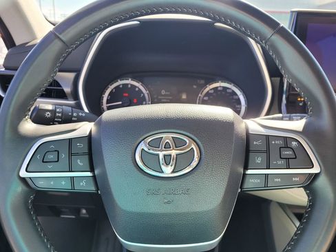 Certified 2024 Toyota Highlander XLE image 25