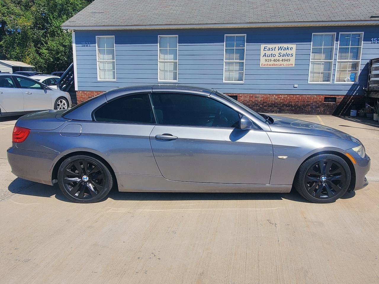 Used 2011 BMW 328i Convertible RWD image 21