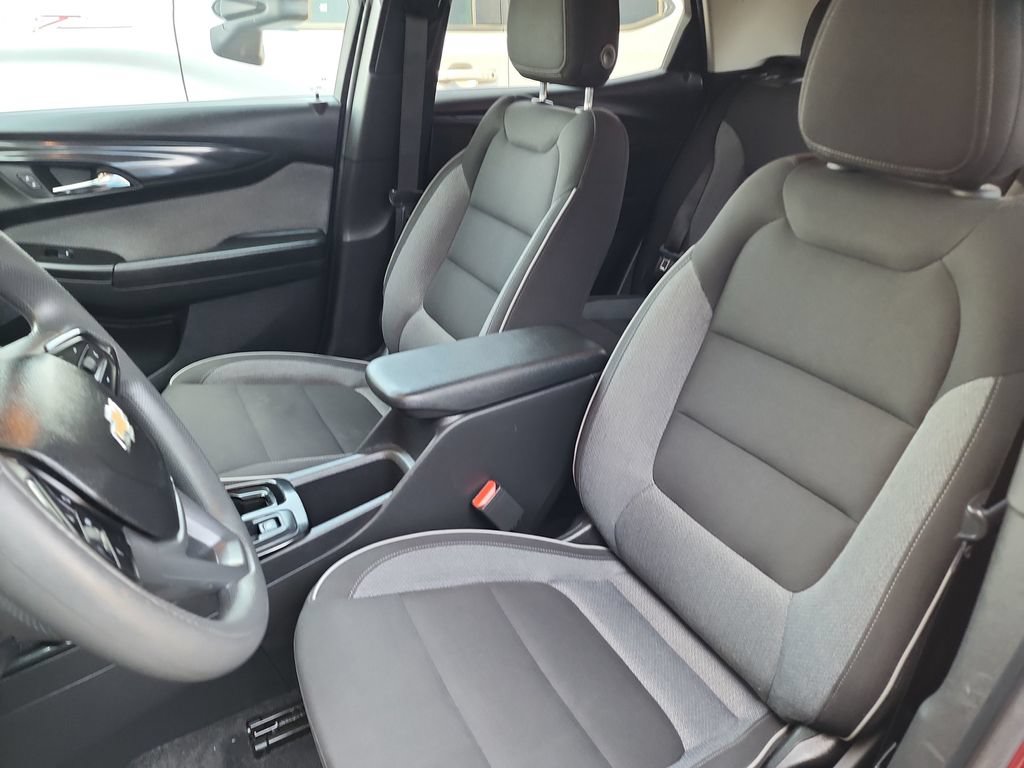 Used 2025 Chevrolet TrailBlazer LT AWD/4WD image 15