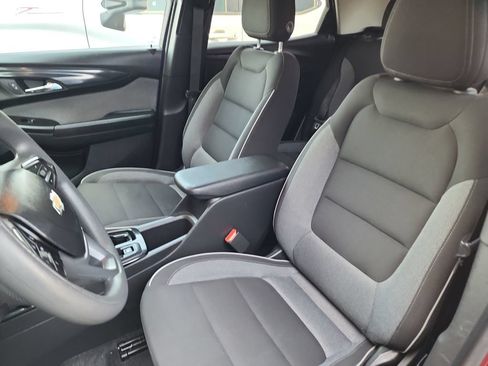 Used 2025 Chevrolet TrailBlazer LT AWD/4WD image 15