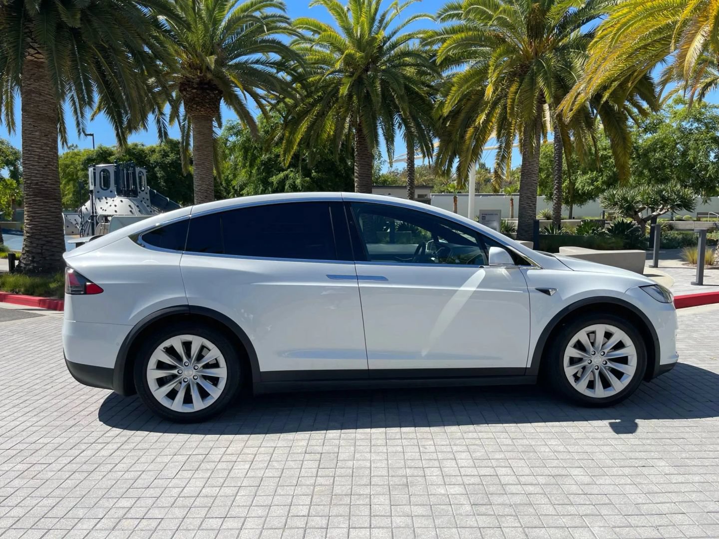 Used 2017 Tesla Model X 100D AWD/4WD image 9