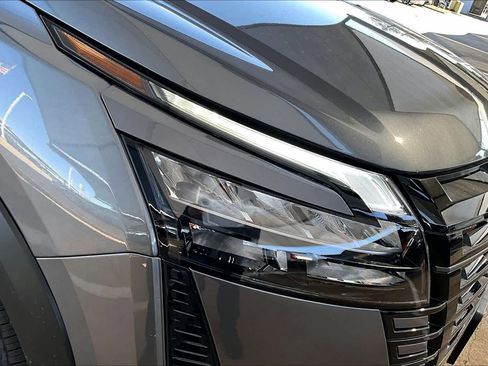 New 2026 Nissan Pathfinder Platinum image 13