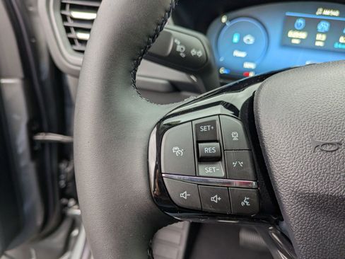 New 2026 Ford Escape SE w/ PHEV Premium Package FWD image 18