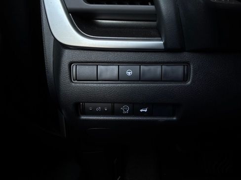 Used 2025 Nissan Rogue SV AWD/4WD image 25