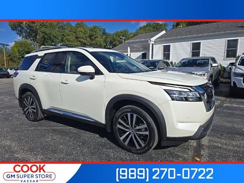 Used 2024 Nissan Pathfinder Platinum image 1