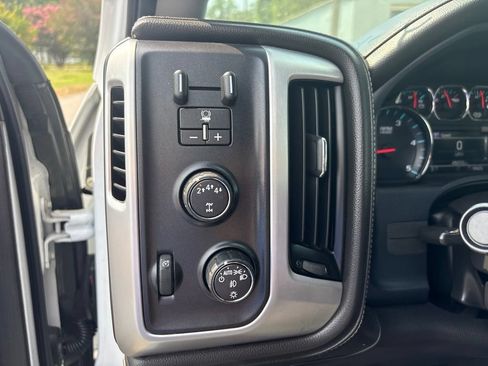 Used 2018 GMC Sierra 2500 SLE w/ SLE Preferred Package AWD/4WD image 16