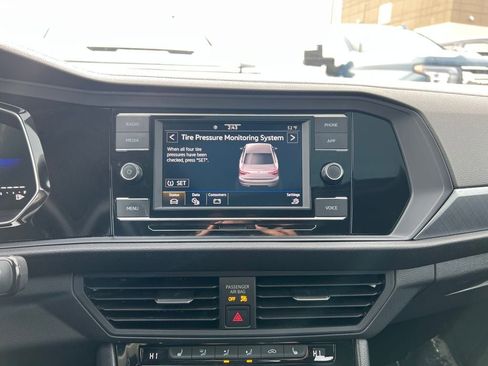 Used 2024 Volkswagen Jetta SE image 17