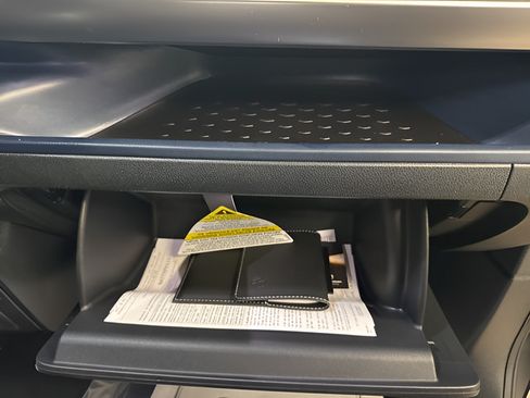 New 2025 Volkswagen ID. Buzz Pro S RWD image 24