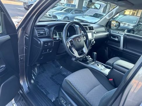 Used 2019 Toyota 4Runner SR5 AWD/4WD image 10