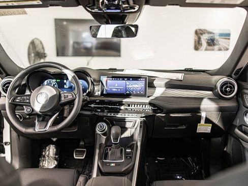 New 2025 Alfa Romeo Tonale w/ Premium Package image 36