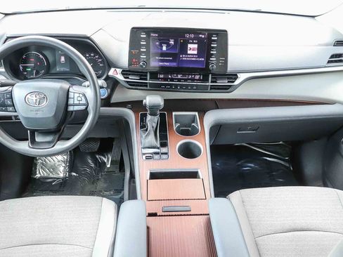 Used 2024 Toyota Sienna LE image 13