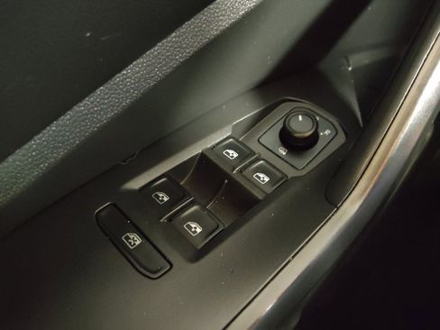 Used 2019 Volkswagen Jetta SE FWD image 27