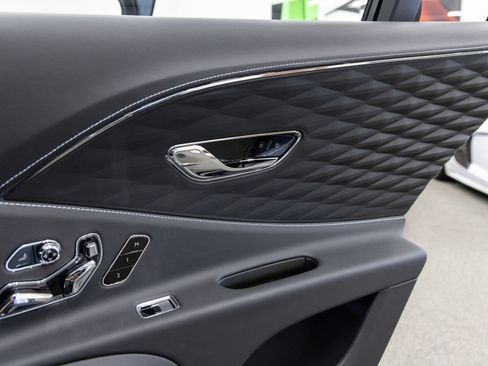 Used 2024 Bentley Flying Spur Plug-In Hybrid AWD/4WD image 20