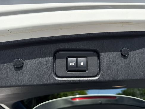 Used 2024 Nissan Pathfinder Platinum image 37