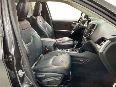 Used 2015 Jeep Cherokee Trailhawk w/ Comfort/Convenience Group image 26