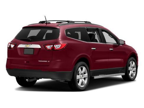 Used 2017 Chevrolet Traverse LT image 2