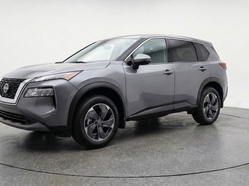 Used 2025 Nissan Rogue SV image 3
