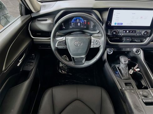 Certified 2025 Toyota Grand Highlander AWD image 20