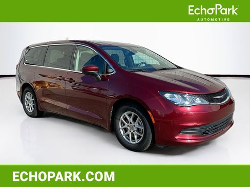 Used 2017 Chrysler Pacifica LX image 1