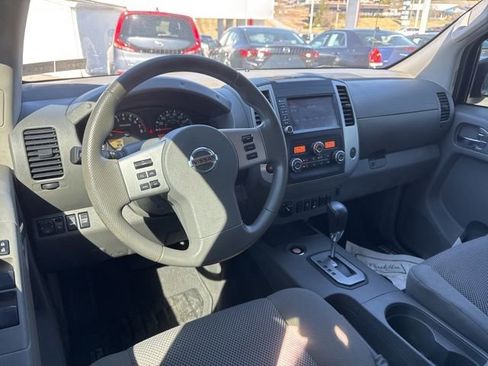 Used 2021 Nissan Frontier SV w/ Midnight Edition Floor Mats AWD/4WD image 14