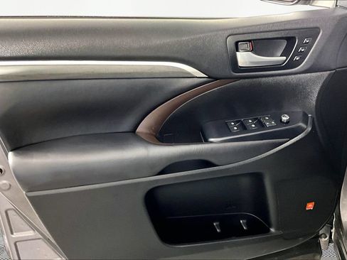 Used 2019 Toyota Highlander Limited FWD image 18