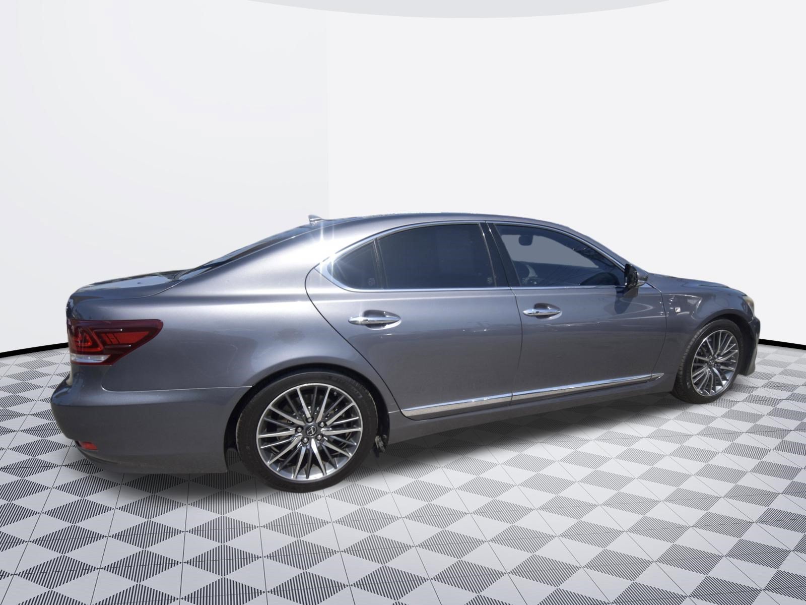 Used 2013 Lexus LS 460 w/ F-Sport Pkg RWD image 4
