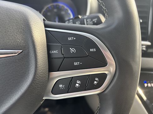 Used 2023 Chrysler Pacifica Touring-L image 24