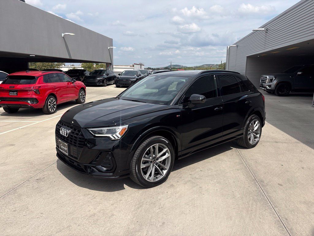 Used 2024 Audi Q3 2.0T Premium w/ Convenience Package AWD/4WD image 3