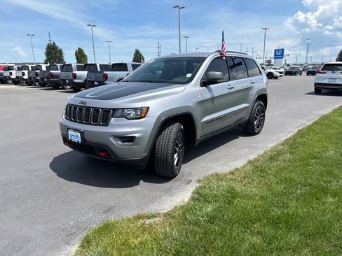 Used 2017 Jeep Grand Cherokee Trailhawk AWD/4WD image 7