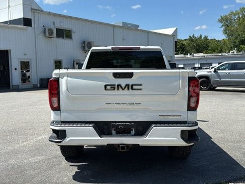 Used 2022 GMC Sierra 1500 Elevation w/ LPO, Elevation Black Package AWD/4WD image 7