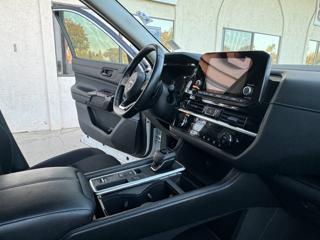 Used 2024 Nissan Pathfinder SV FWD image 27