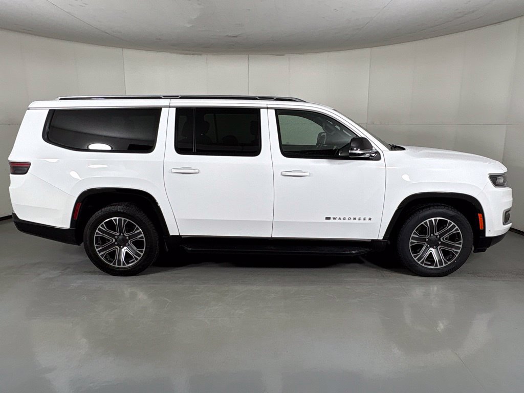 Used 2024 Jeep Wagoneer L Series II RWD image 9