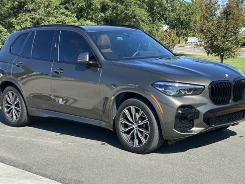 Used 2023 BMW X5 sDrive40i w/ M Sport Package RWD image 2