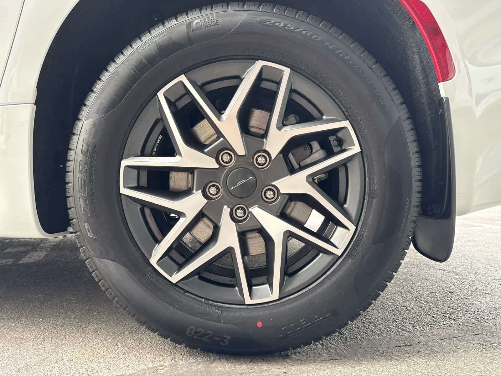New 2027 Chrysler Pacifica Limited AWD/4WD image 10