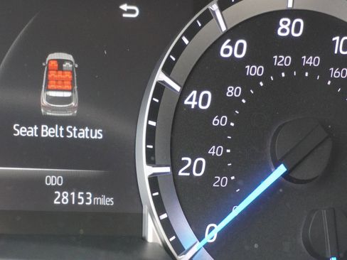 Used 2023 Toyota Highlander XLE image 29