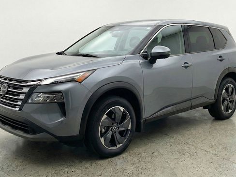 Used 2025 Nissan Rogue SV image 3