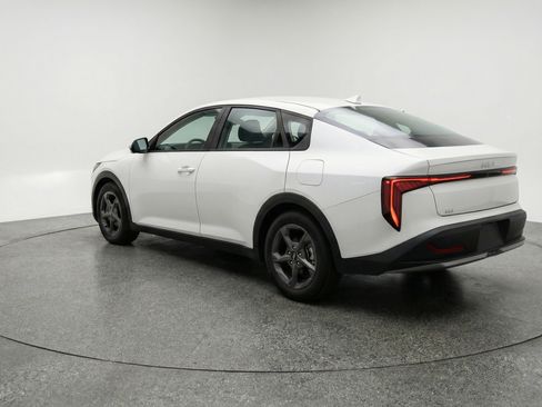 Used 2025 Kia K4 LXS image 6