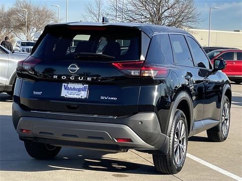 Used 2023 Nissan Rogue SV image 4
