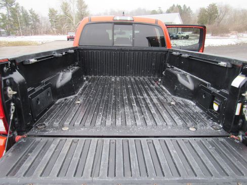 Used 2016 Toyota Tacoma TRD Sport w/ Towing Package image 45