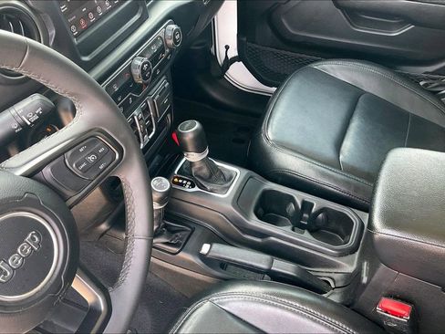 Used 2023 Jeep Gladiator Sport AWD/4WD image 15