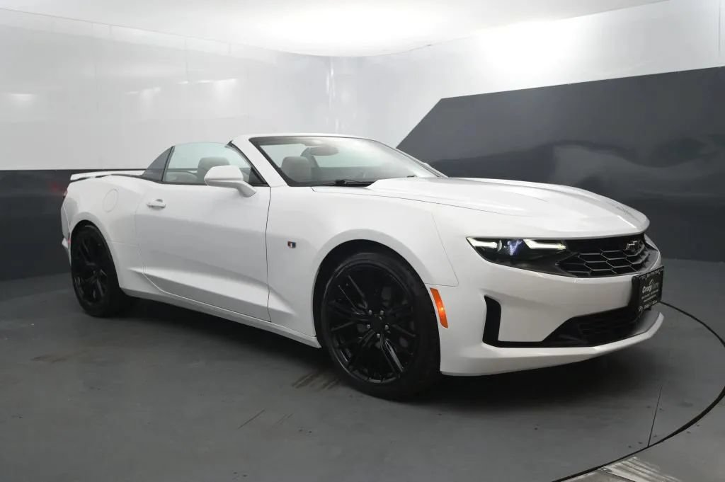Used 2023 Chevrolet Camaro LT RWD image 7