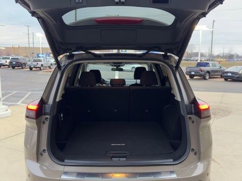 Used 2024 Nissan Rogue SV image 12