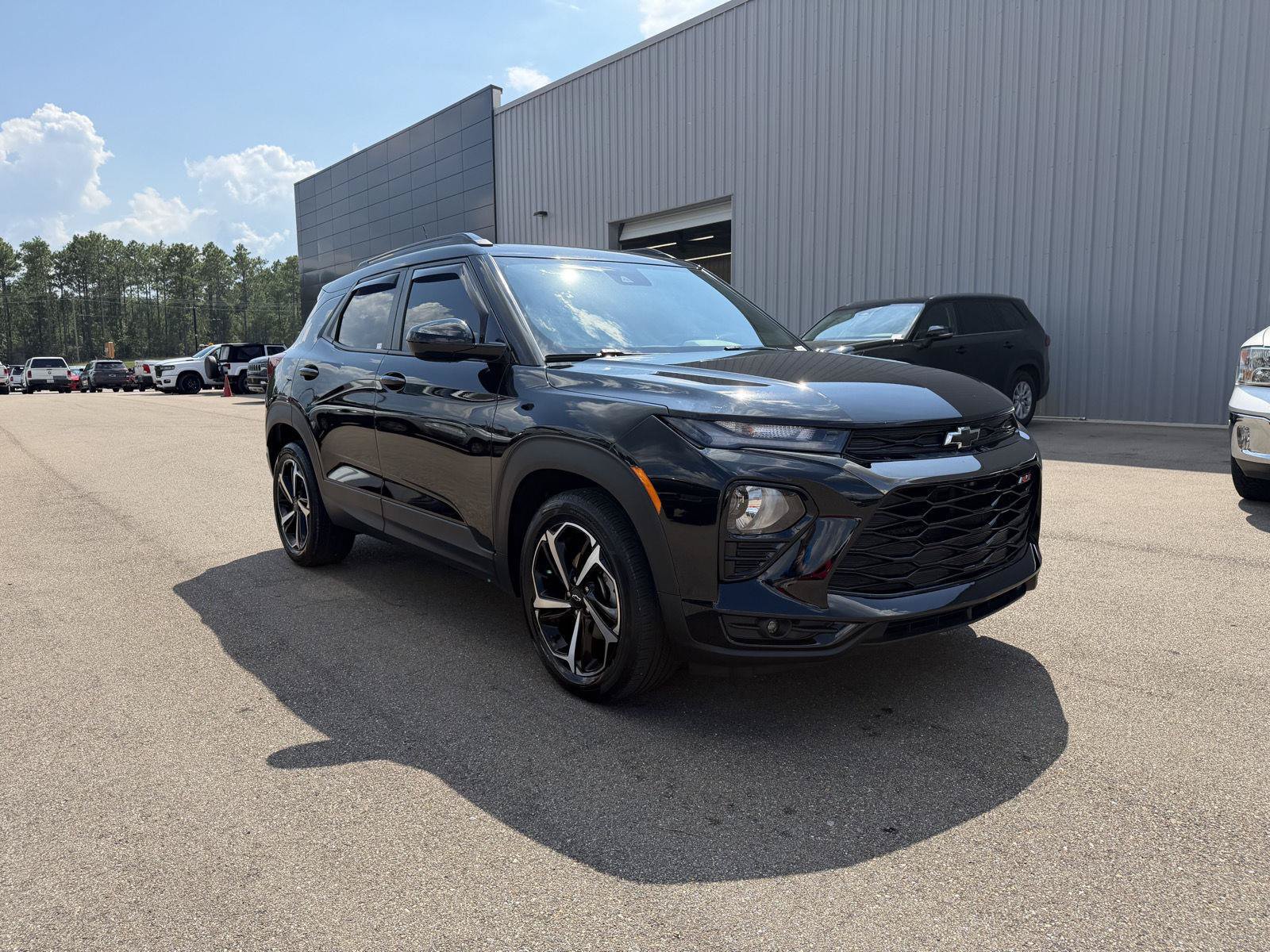 Used 2023 Chevrolet TrailBlazer RS w/ Convenience Package FWD image 3