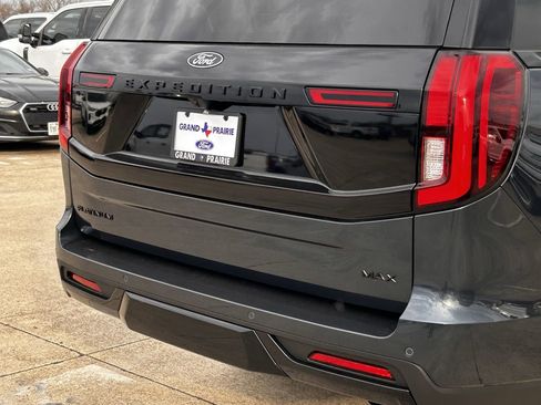 New 2026 Ford Expedition Max Platinum w/ Stealth Appearance Package image 31