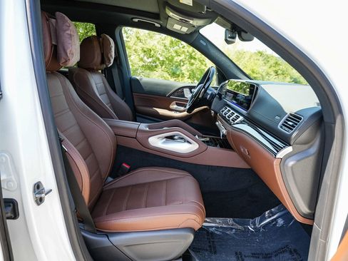 New 2026 Mercedes-Benz GLS 450 4MATIC image 16