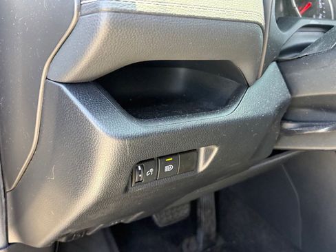 Used 2021 Toyota RAV4 LE w/ Carpet Mat Package (TMS) AWD/4WD image 7