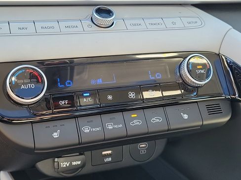 Certified 2025 Hyundai Elantra Limited FWD image 29